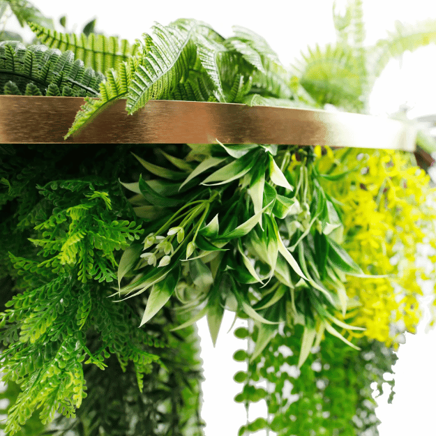 מפל צמחייה מלאכותית - דגם "שרך" קוטר 80 ס״מ | מסגרת בגימור זהב - DecorYarok